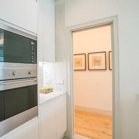 Courtyard & Elegance Apartment *