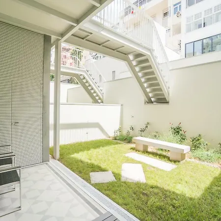 Courtyard & Elegance