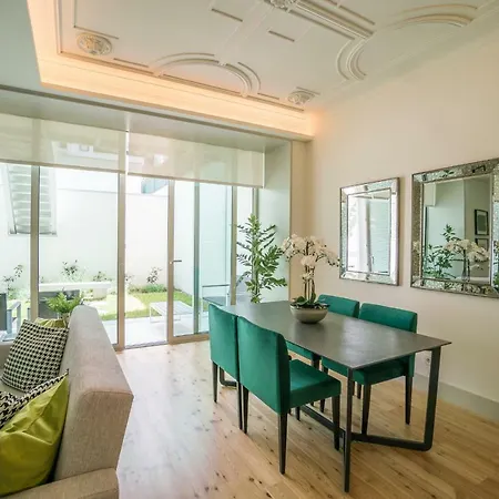 Courtyard & Elegance Lägenhet