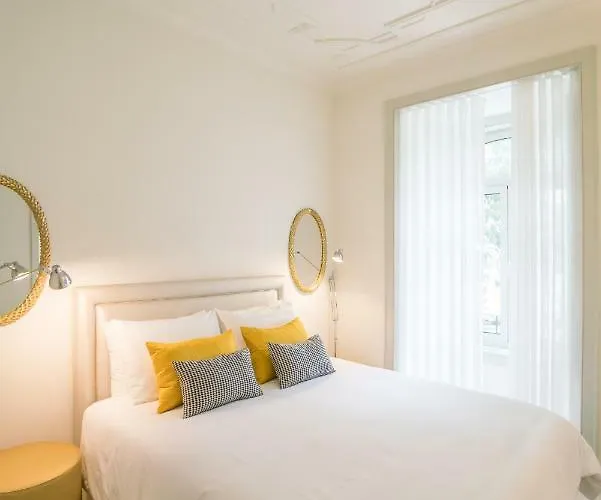 Courtyard & Elegance Apartment *