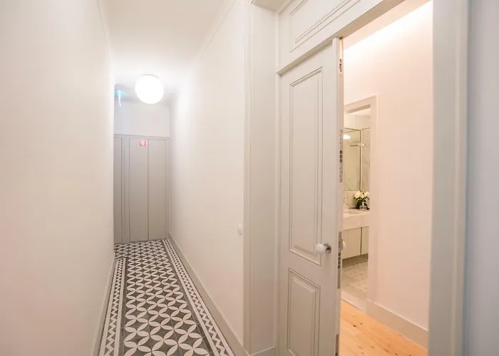 Courtyard & Elegance Apartment *