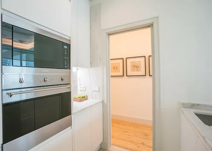 Courtyard & Elegance Apartment *