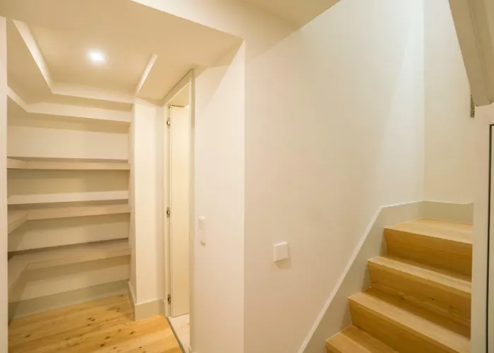 Courtyard & Elegance