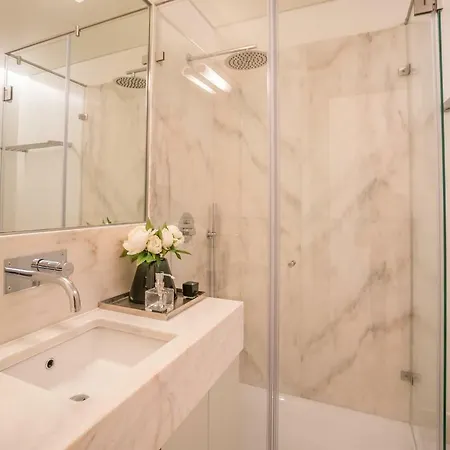 Apartman Courtyard & Elegance